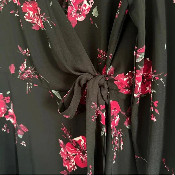 Size M Eliane Rose Black and Pink Floral Wrap Dress - Picture 3 of 4